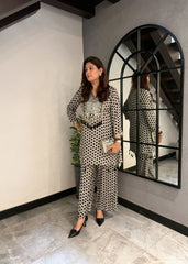 Black & White Mirror Set