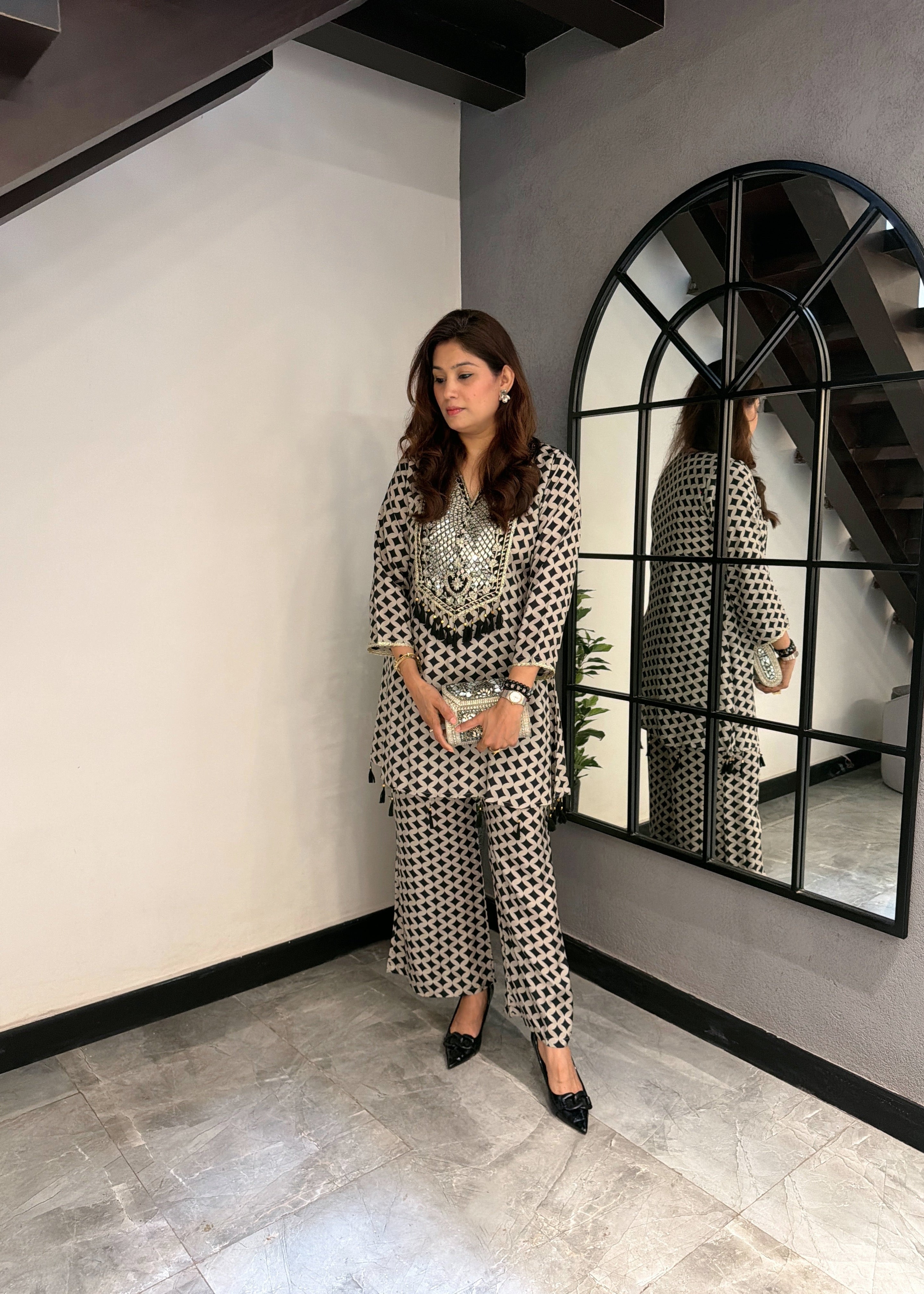 Black & White Mirror Set