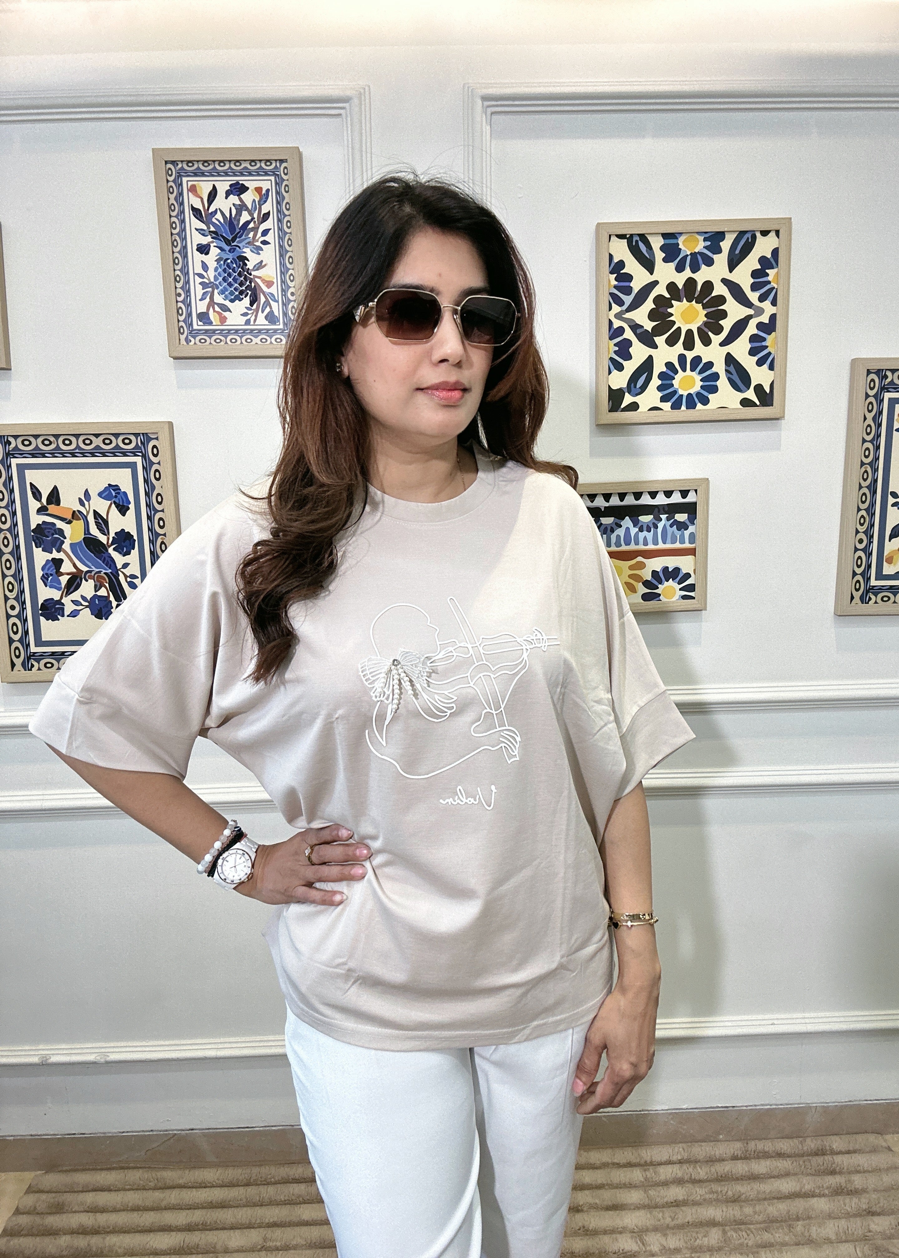Violin Muse Baggy T-Shirt (Beige)